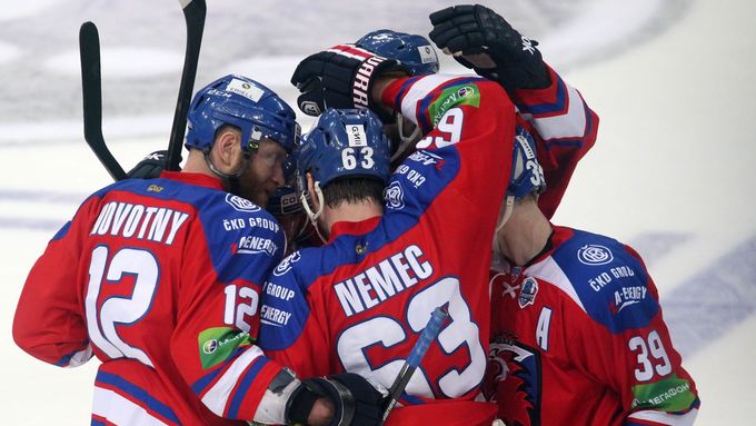 Lev ve finále Západní konference KHL dominuje. Jaroslavl je zoufalá a ruští novináři úplně zaskočení. Jak to, že jste tak dobří? Ptají se hráčů Lva.