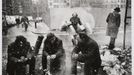 Markéta Luskačová: People around a fire, Spitalfields Market, London, 1976