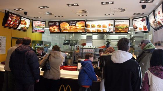 Mostecký McDonald's je pod drobnohledem kamer