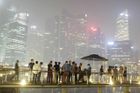 Oblaka kouře, štiplavý zápach a popel. Singapur se dusí