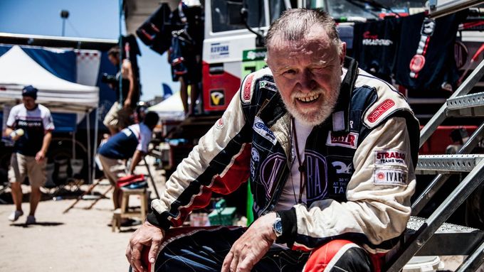 Legendární navigátor Josef Kalina popisuje průběh páté etapy Rallye Dakar z Tupizy do Orura.