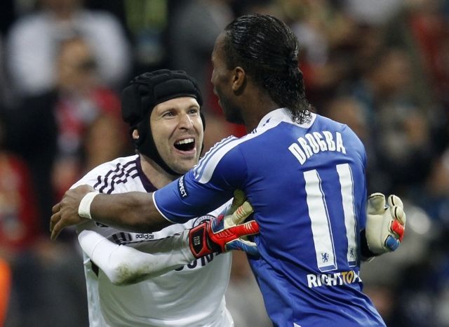 Petr Čech a Didier Drogba slaví vítězství ve finále Ligy mistrů Bayern - Chelsea