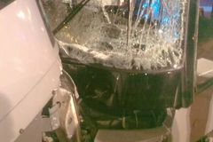V Praze se srazily dvě tramvaje, jeden řidič zkolaboval