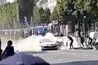 Salafista zemřel při pokusu o útok v centru Paříže. V autě měl plynovou bombu, úřady ho sledovaly