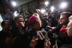 Ozvěte se, vyzvali polští biskupové oběti zneužívání. V kostelech zaznívají omluvy