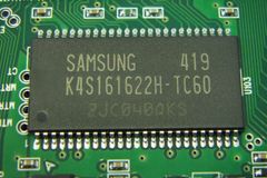 Samsung se omluvil za úmrtí zaměstnanců. Při výrobě čipů a obrazovek dostali rakovinu
