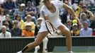 Justine Heninová v zápase 2. kola Wimbledonu proti Duševinové