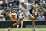 Justine Heninová v zápase 2. kola Wimbledonu proti Duševinové