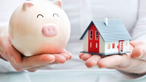 Šéfredaktor o zítřejším vydání Hospodářských novin: Hypotéku bez vlastních úspor nedostanete