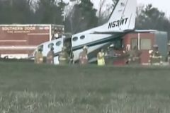 Pilot zemřel, 80letá žena musela s cessnou přistát sama