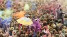 People throw coloured powder in the air during Holi festival celebrations in Berlin, July 29, 2012. Holi, also known as the festival of colours, is a festival celebrated in India and other Hindu countries that in its original form heralds the beginning of spring. The Berlin event brought Indian Djs, acrobatics and dance to the German capital. REUTERS/Thomas Peter (GERMANY - Tags: SOCIETY) Published: Čec. 29, 2012, 3:26 odp.