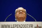 Francouzská Národní fronta vyloučila zakladatele Le Pena