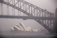 Sydney ochromil vydatný déšť, způsobil i záplavy. Zrušeno bylo přes 120 letů