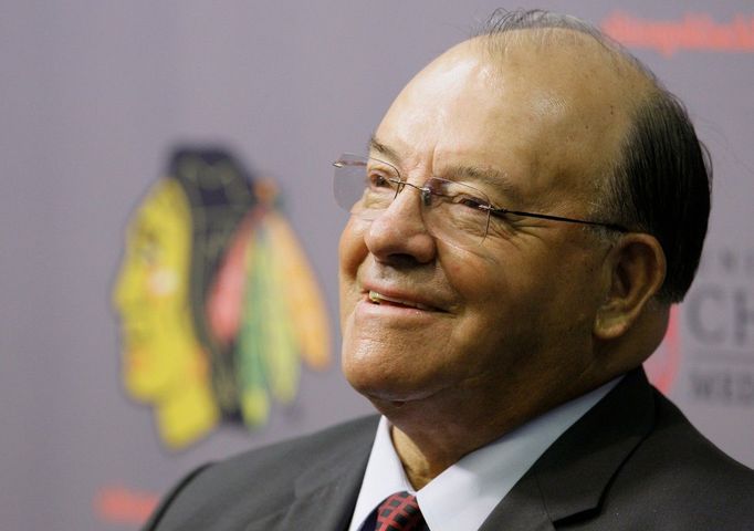 Scotty Bowman v roce 2008, kdy ho Chicago představilo jako svého nového poradce. Jejich spolupráce trvala 14 sezon.