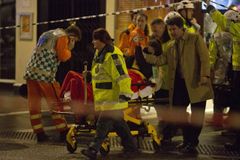 V divadle v Londýně spadl strop, zranil 76 lidí