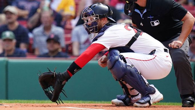 Chytač Bostonu Danny Jansen v utkání, které začal jako hráč Toronto