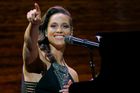 Recenze: Alicia Keys se vrací ke kořenům, album Here patří mezi její nejlepší desky