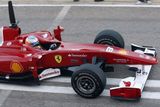 Fernando Alonso testuje Ferrari