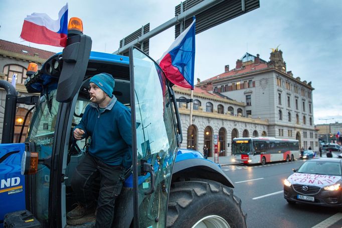 Protest části zemědělců s traktory v Praze na magistrále a před ministerstvem zemědělství, 19. 2. 2024.