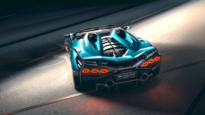Lambo je lepší než Lada. V Rusku frčí luxusní auta za dvojnásobné ceny