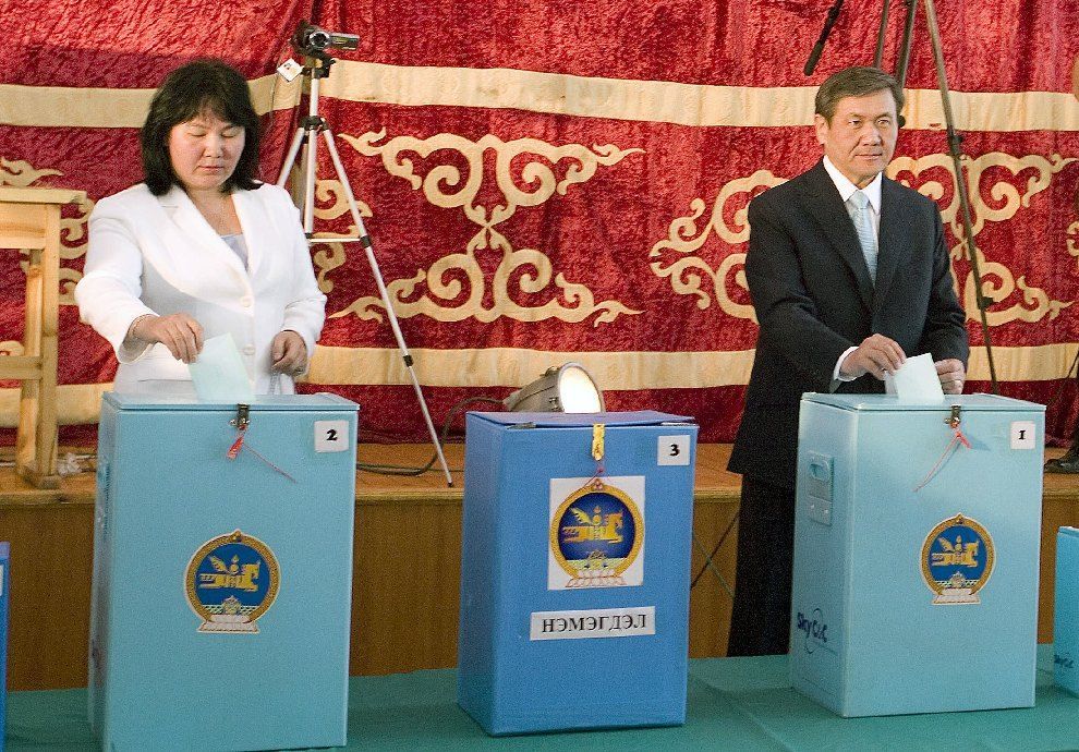 Mongolsko - první pár u voleb