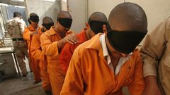Iráčtí vězni na severu Bagdádu.