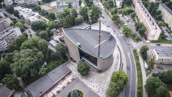 Za komunismu vznikly v Polsku čtyři tisíce kostelů. Stavěli je bez povolení, materiál často kradli