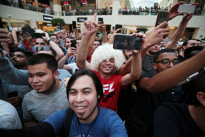 MMA - UFC 242 Open Workout - Khabib Nurmagomedov &amp; Dustin Poirier - Yas Mall, Abu Dhabi, United Arab Emirates - September 4, 2019  Fans react during the workout  REUT