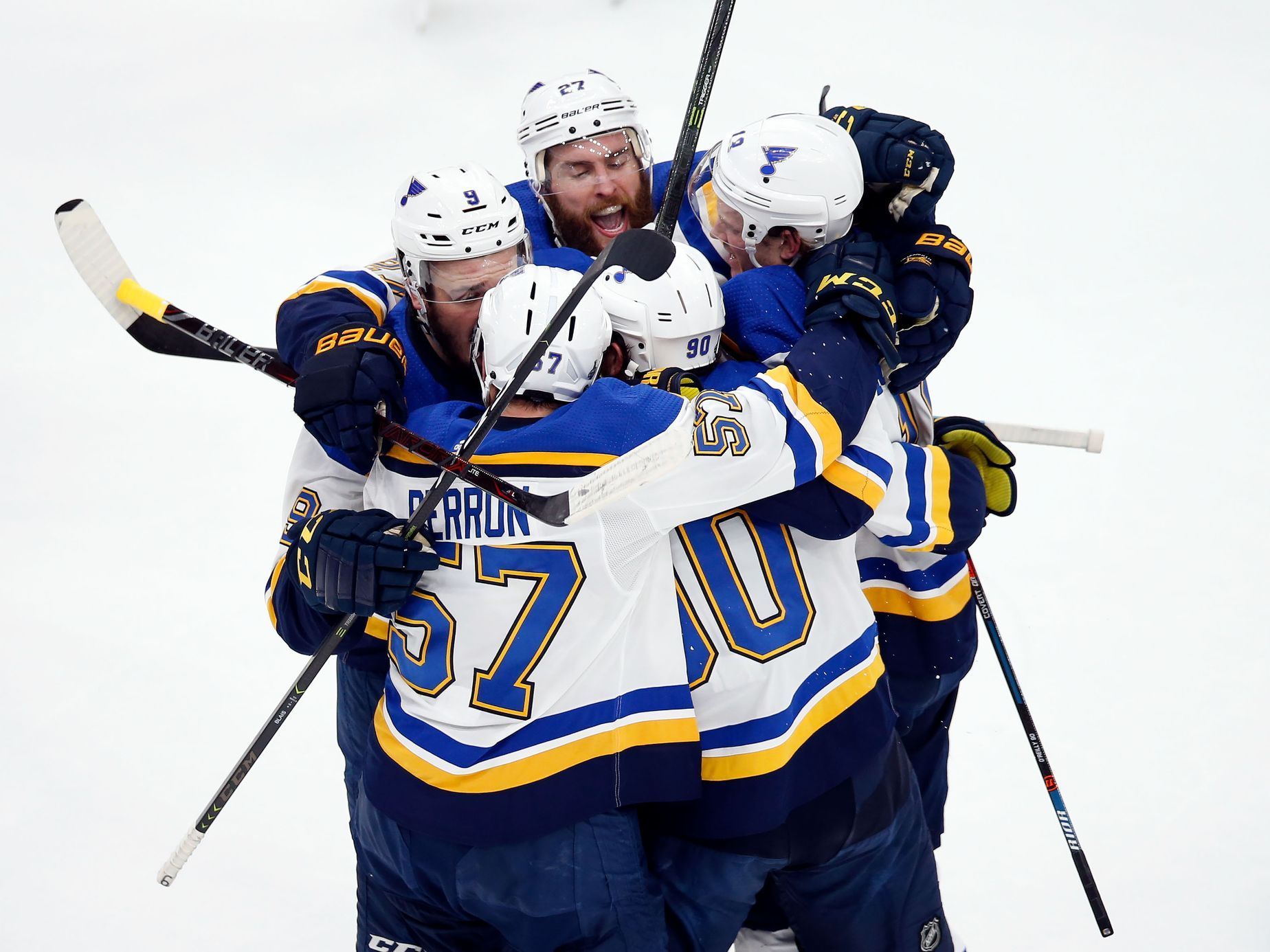 7. finále NHL 2018/19, Boston - St. Louis: Hokejisté St. Louis slaví gól na 0:1.