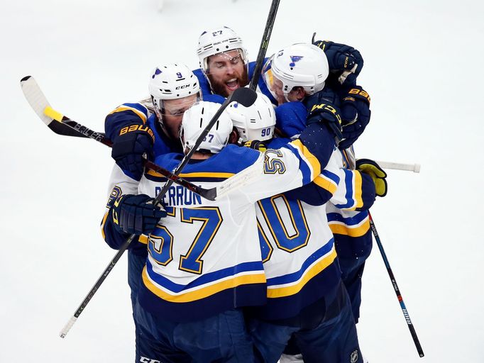 7. finále NHL 2018/19, Boston - St. Louis: Hokejisté St. Louis slaví gól na 0:1.