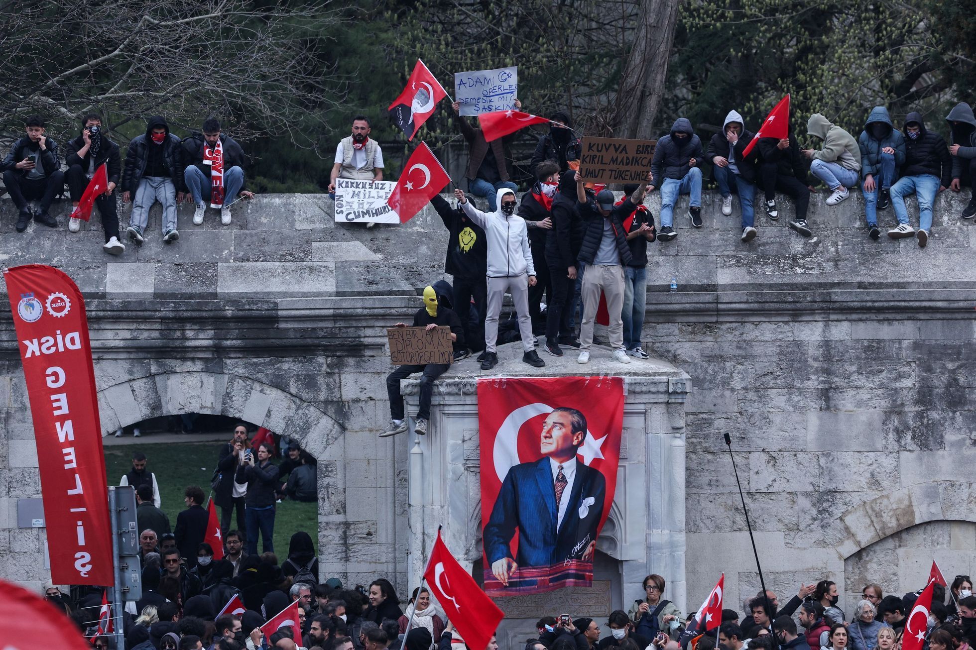 Turecko - protesty - zatčení starosty Istanbulu