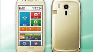 F12-D Raku Raku - smartphone pro seniory Dotykový smartphone F12-D Raku Raku určený především seniorům představil japonský operátor NTT DoCoMo. Telefon běží na operačním systému Android se speciálním jednoduchým launcherem s velkými ikonami. Telefon je vybaven displejem o uhlopříčce 4 palce s rozlišením 400 x 800 obrazových bodů a na zadní straně umístěným fotoaparátem s rozlišením 8 megapixelů. Použitý procesor běží s taktovací frekvencí 1,4 GHz.