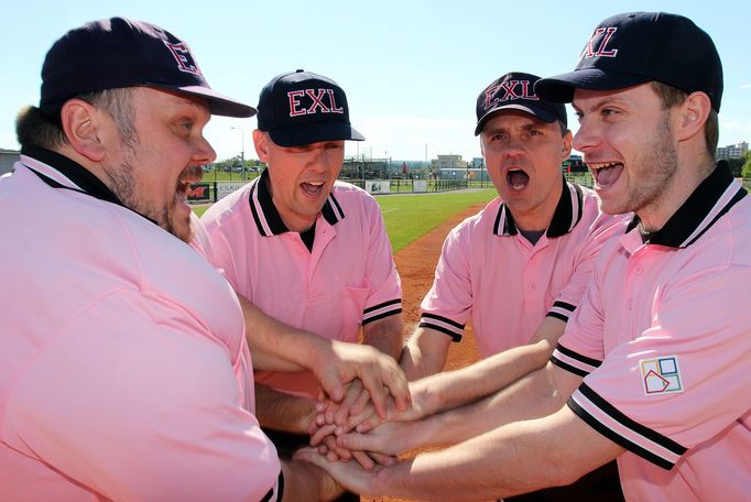 Všichni rozhodčí All Star Weekendu se vzdali svého honoráře, který sami ještě doplnili a věnovali na podporu fondu potřebným Baseball Czech.