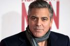 Clooney donutil bulvár k omluvě. Psal lži o jeho snoubence