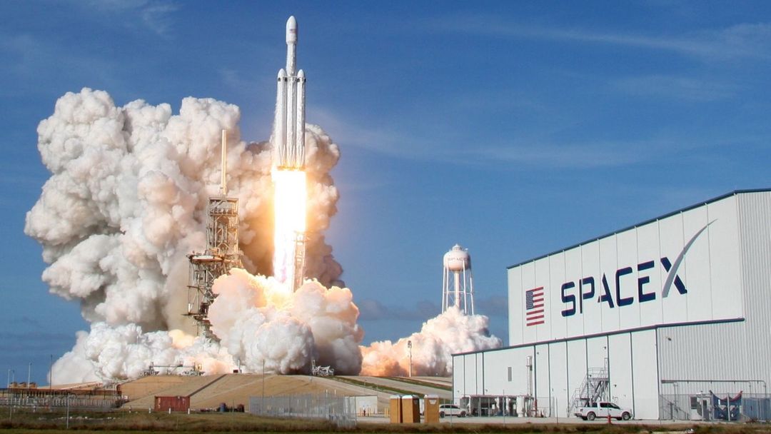 Start rakety Falcon Heavy společnosti SpaceX