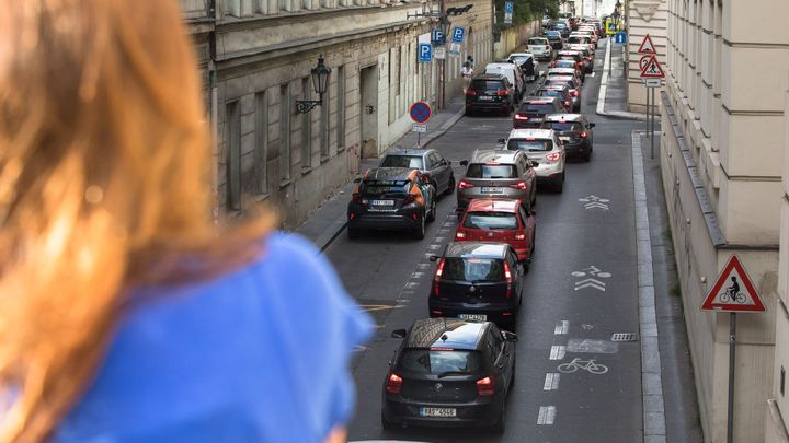 Oddálit zákaz spalovacích motorů musíme co nejdřív. Kupka chce revizi už příští rok