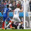Euro 2016, Francie-Island: Birkir Bjarnason dává gól na 5:2
