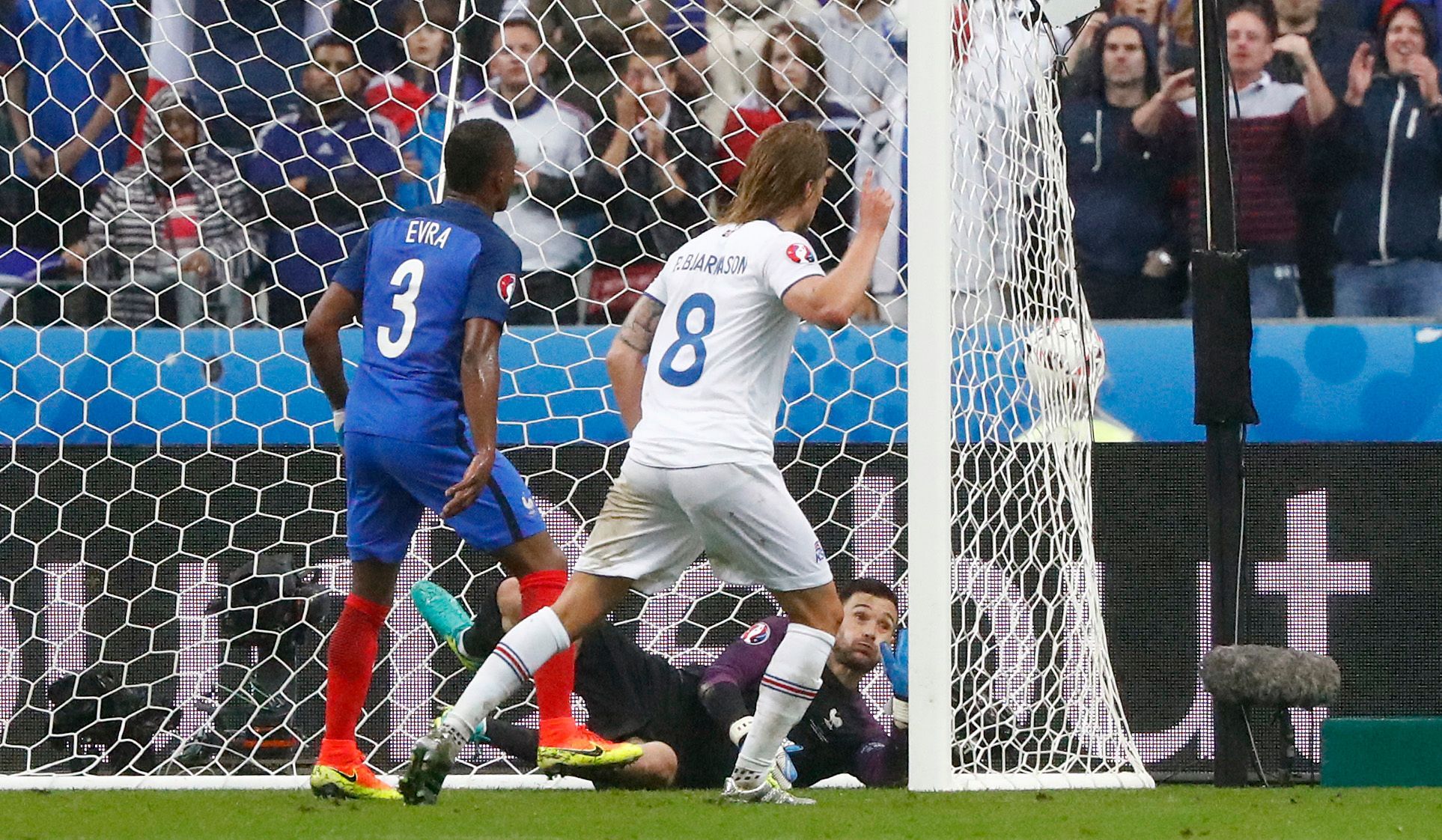 Euro 2016, Francie-Island: Birkir Bjarnason dává gól na 5:2