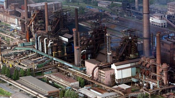 Ze čtyř vysokých pecí, které světový ocelářský gigant vlastní v Ostravě, už zůstane v provozu pouze jedna