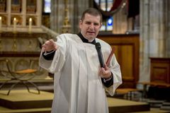 Proč Havel Dominiku Dukovi ve vězení vykal? A o čem vedl Duka debaty se Zemanem?