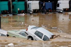 Istanbul hlásí největší záplavy za 80 let. 31 obětí