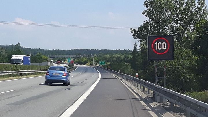 Ve městě třicítkou, na dálnici stovkou. Experti v Rakousku navrhují snížení rychlosti; Zdroj foto: Ředitelství silnic a dálnic