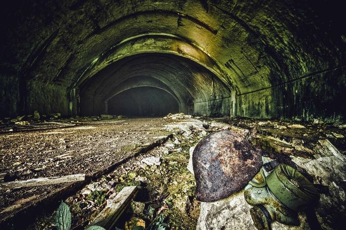 Před 30 lety bylo za občanské války zničeno podzemní letiště Željava, vybudované jugoslávskou armádou.