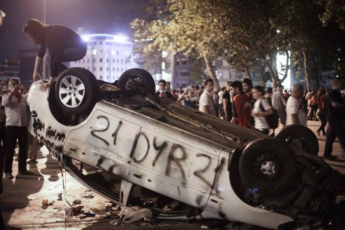 Demonstrace na istanbulském náměstí Taksím očima tureckého fotografa