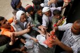 Jemen trápí kromě politické nestability i akutní nedostatek potravin. Více než polovina obyvatel trpí podvýživou, čtvrtina pak balancuje na hranici hladomoru.