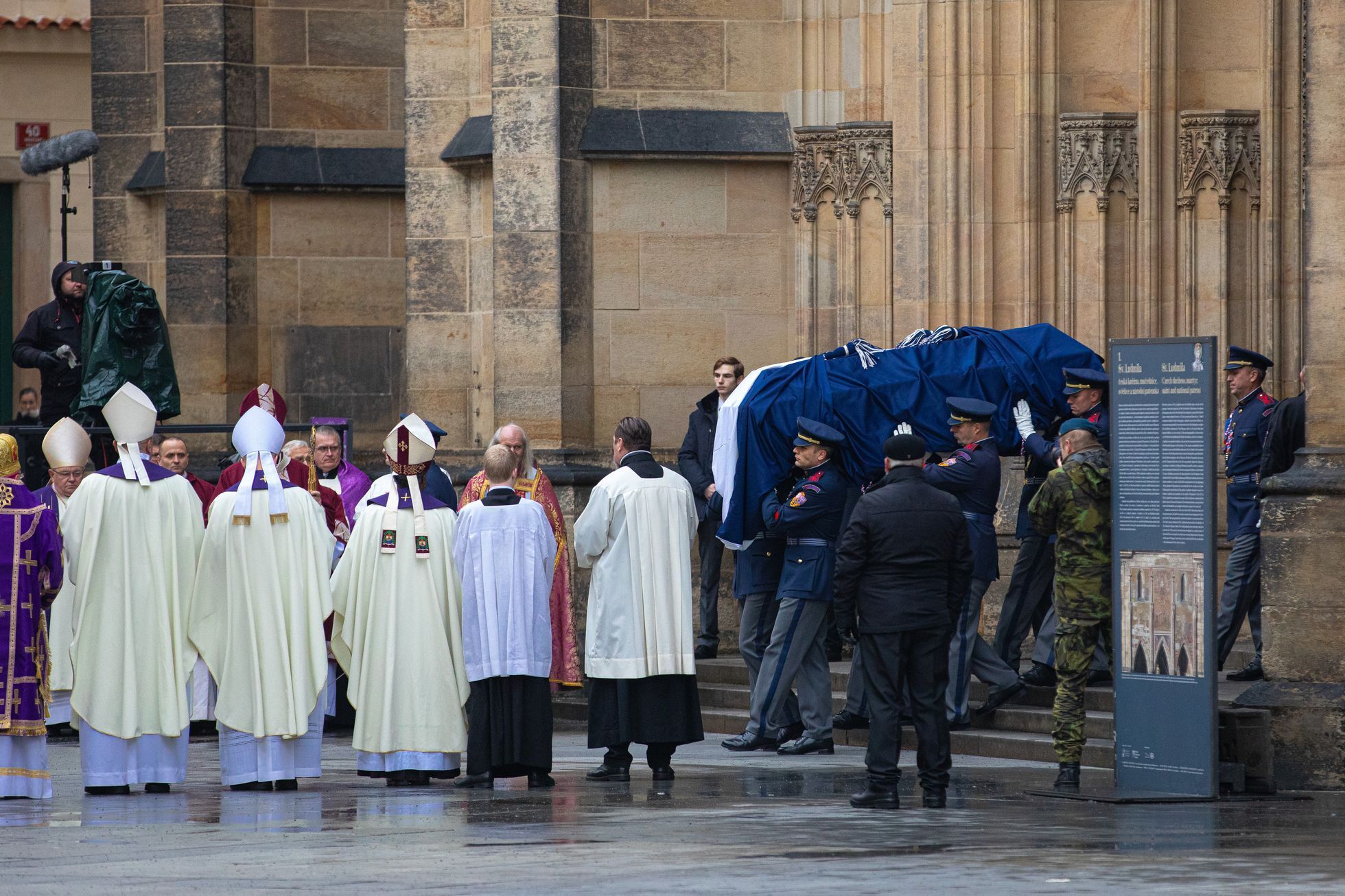 Pohřeb Karel Schwarzenberg, Katedrála sv. Víta
