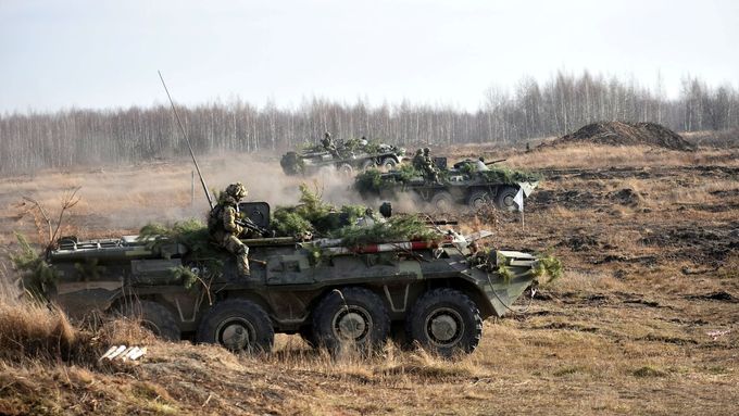 Cvičení ukrajinské armády v Žytomyrské oblasti.