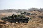 Invaze na Ukrajinu hrozí z několika směrů. Rusko má na hranicích i dělostřelectvo
