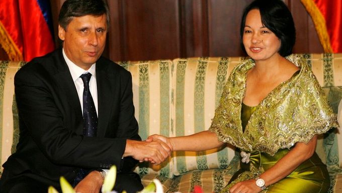 Czech PM Jan Fischer and President of the Philippines Gloria Macapagal-Arroyo
