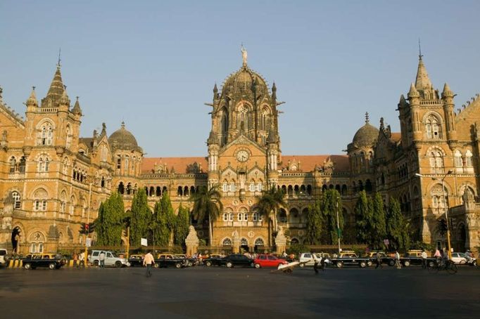 Nádraží Chhatrapati Shivaji Terminus (také známé jako Victoriino nádraží)